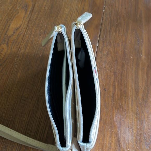 Tommy Hilfiger wristlet purse. NWT - Picture 7 of 8